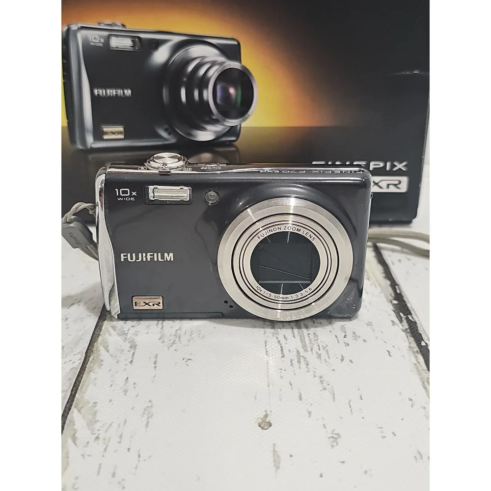 Fujifilm FinePix F70EXR 10MP Digital Camera 10x Zoom Gunmetal Tested